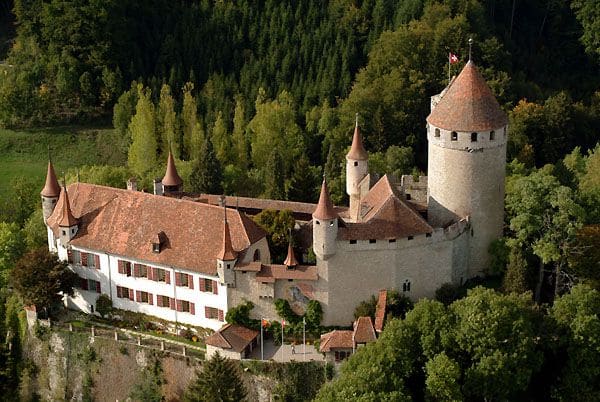 Le Château de Lucens